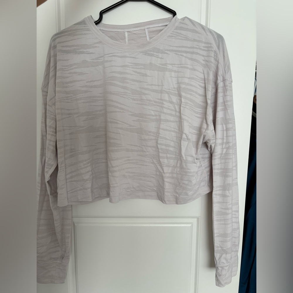 Cropped Lulu Lemon long sleeve top